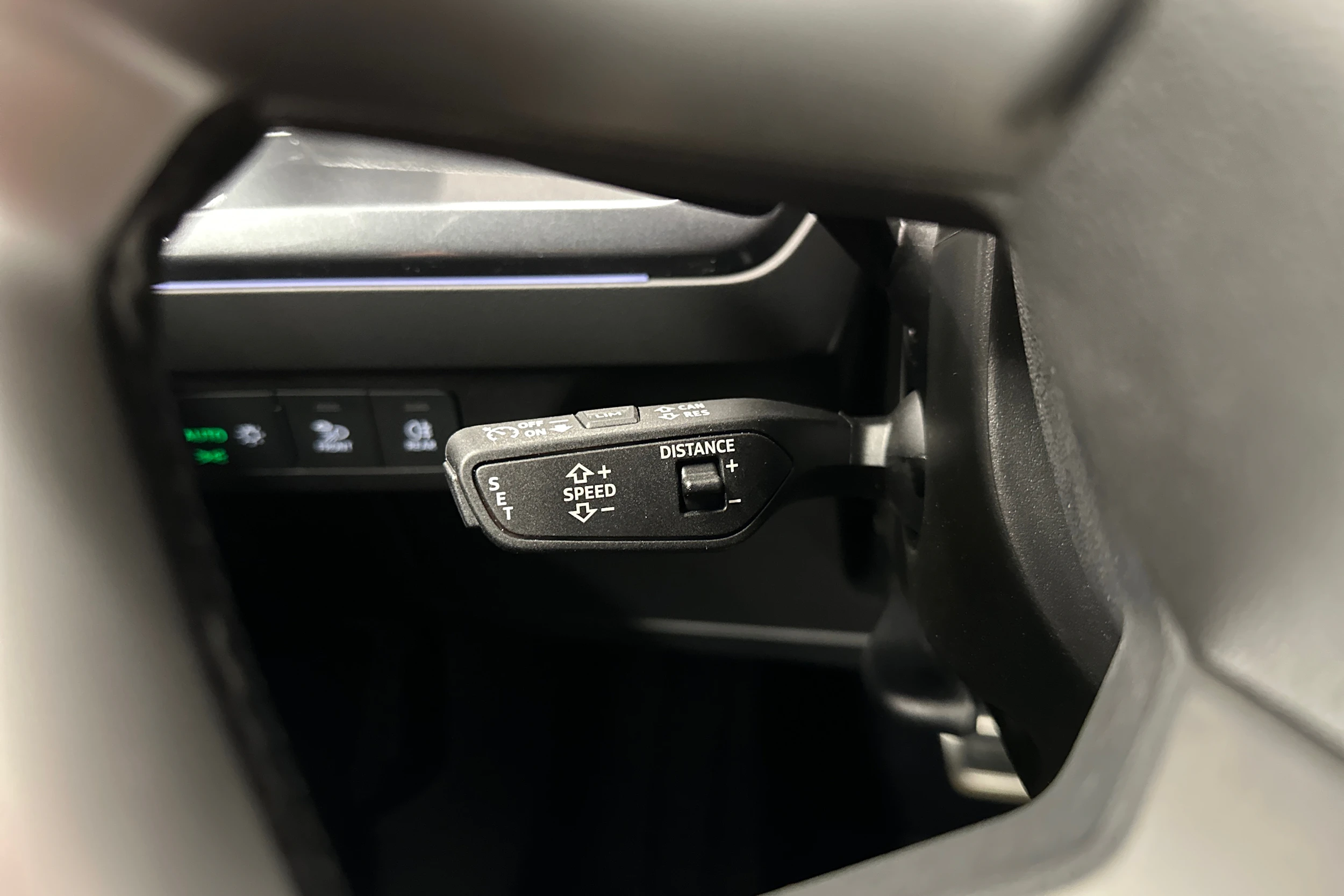 sininen Audi Q4 e-tron 2024 kuva 13.