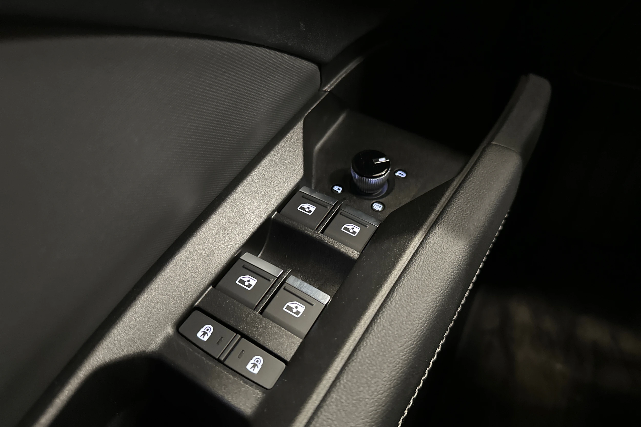 sininen Audi Q4 e-tron 2024 kuva 14.