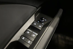 sininen Audi Q4 e-tron 2024 kuva 14.