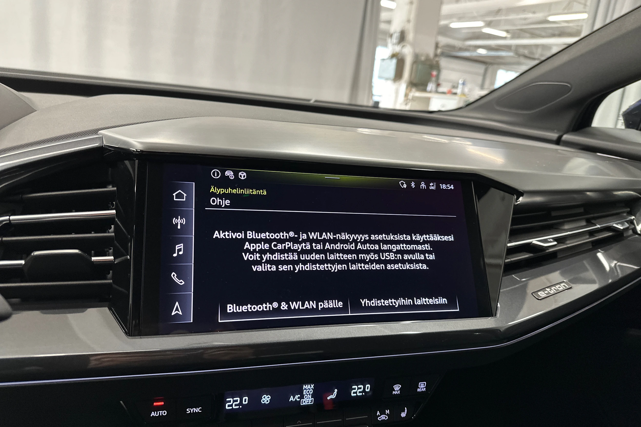 sininen Audi Q4 e-tron 2024 kuva 17.