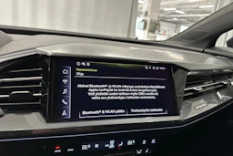 sininen Audi Q4 e-tron 2024 kuva 17.