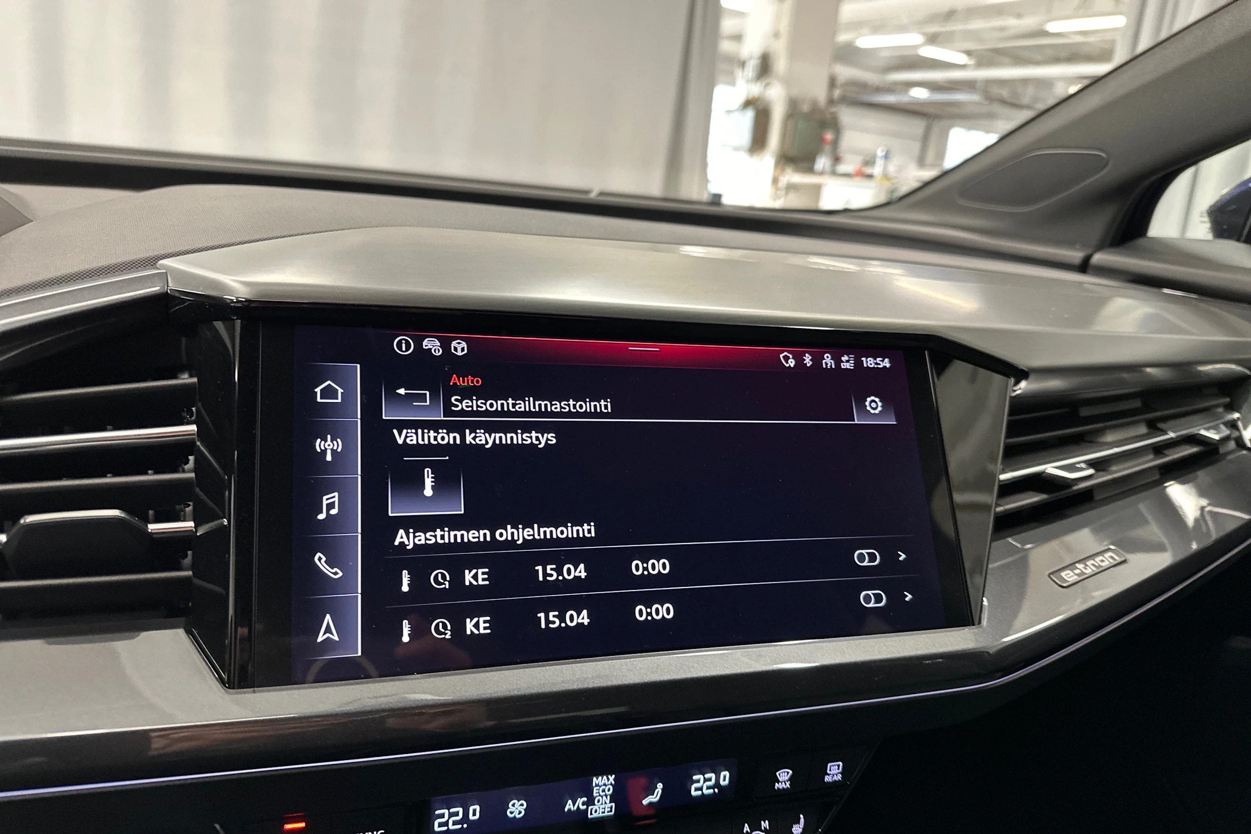 sininen Audi Q4 e-tron 2024 kuva 20.