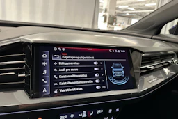 sininen Audi Q4 e-tron 2024 kuva 22.