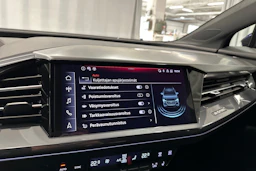 sininen Audi Q4 e-tron 2024 kuva 23.