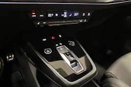 sininen Audi Q4 e-tron 2024 kuva 24.