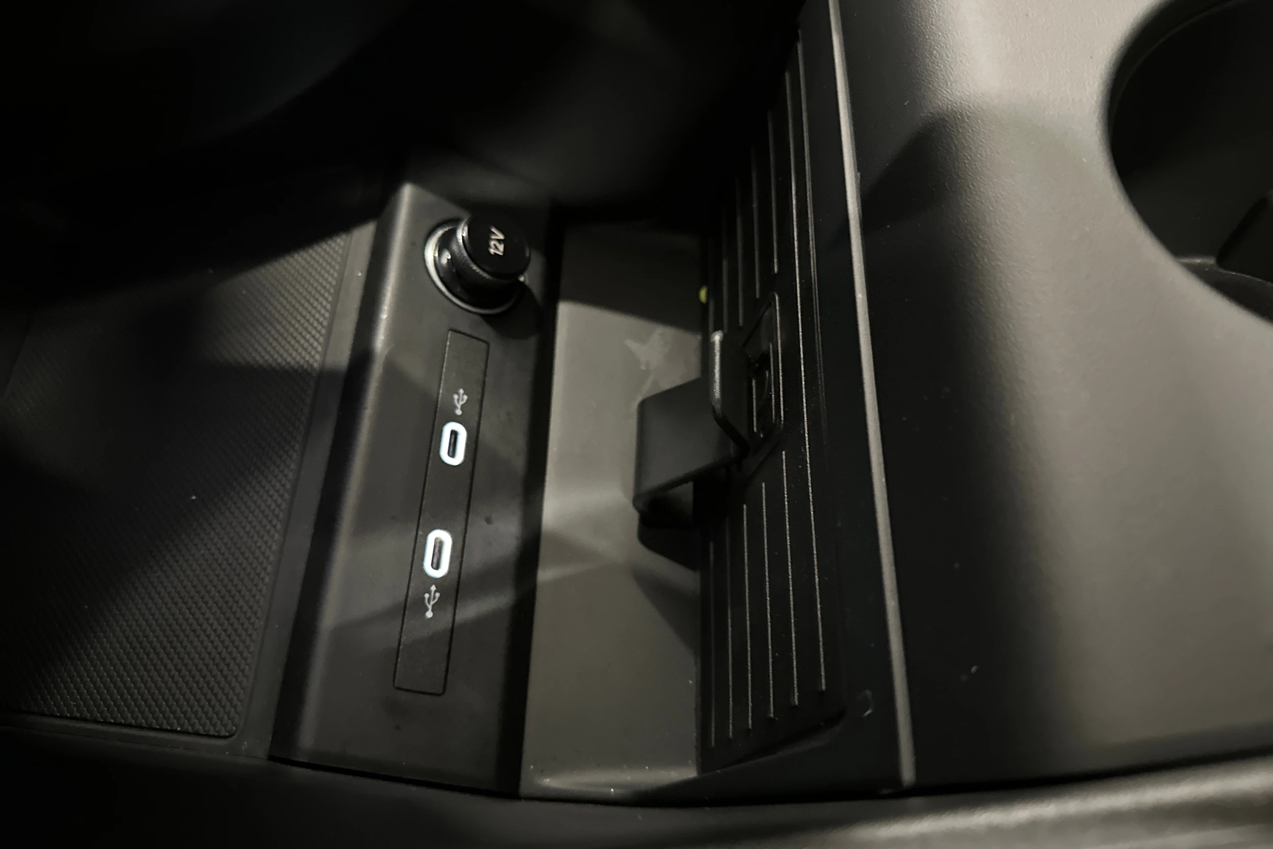 sininen Audi Q4 e-tron 2024 kuva 25.