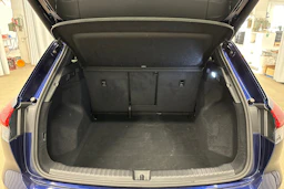 sininen Audi Q4 e-tron 2024 kuva 27.