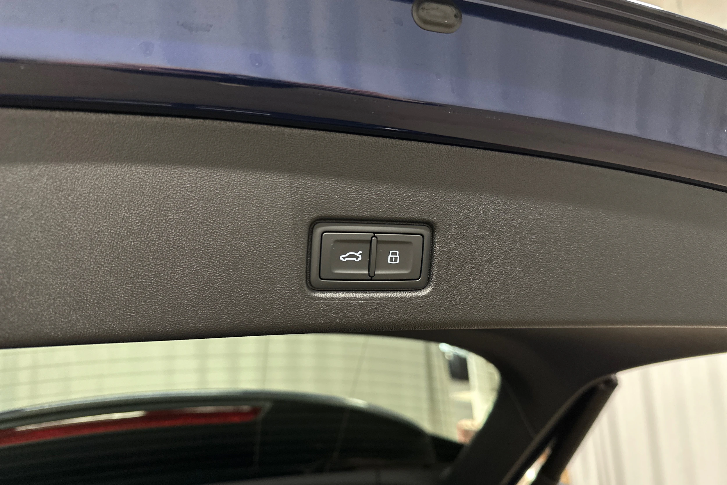 sininen Audi Q4 e-tron 2024 kuva 28.