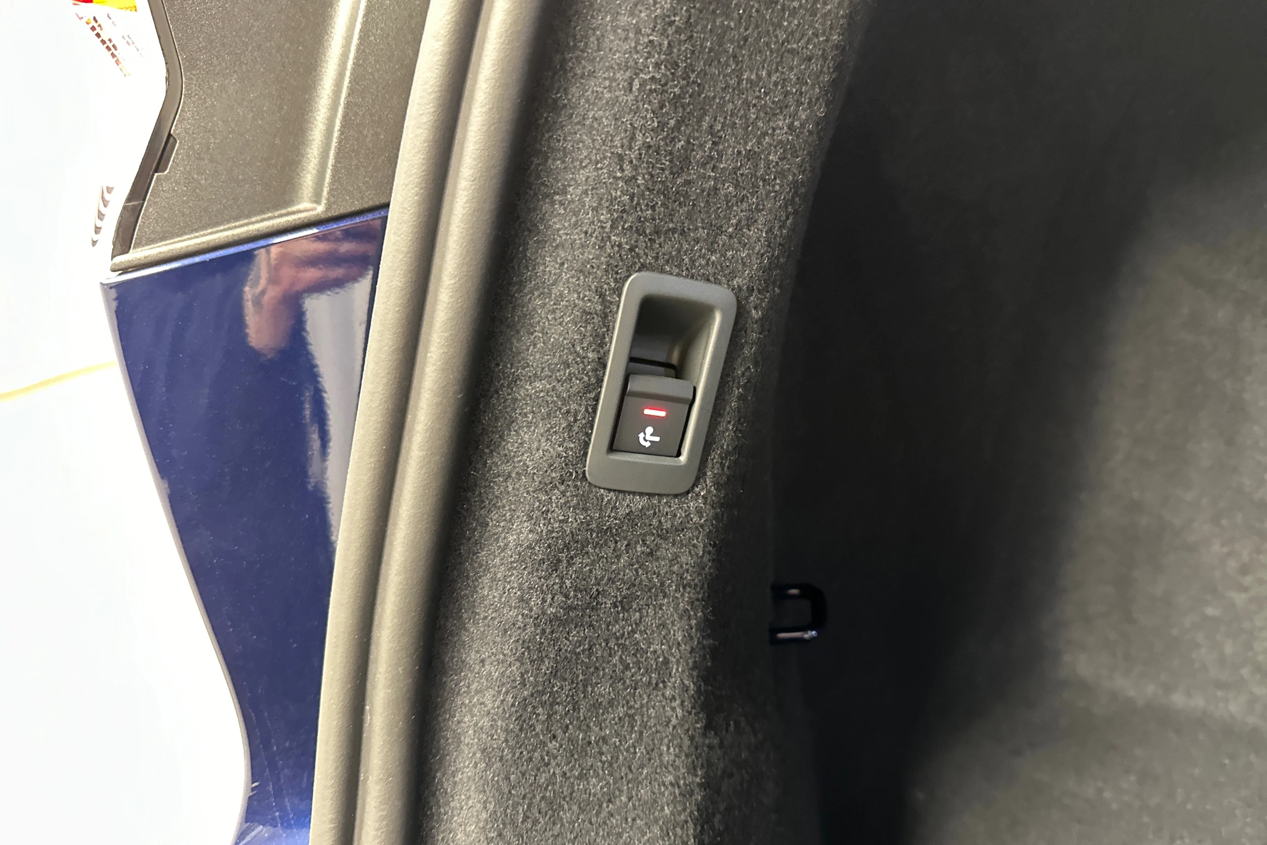 sininen Audi Q4 e-tron 2024 kuva 29.