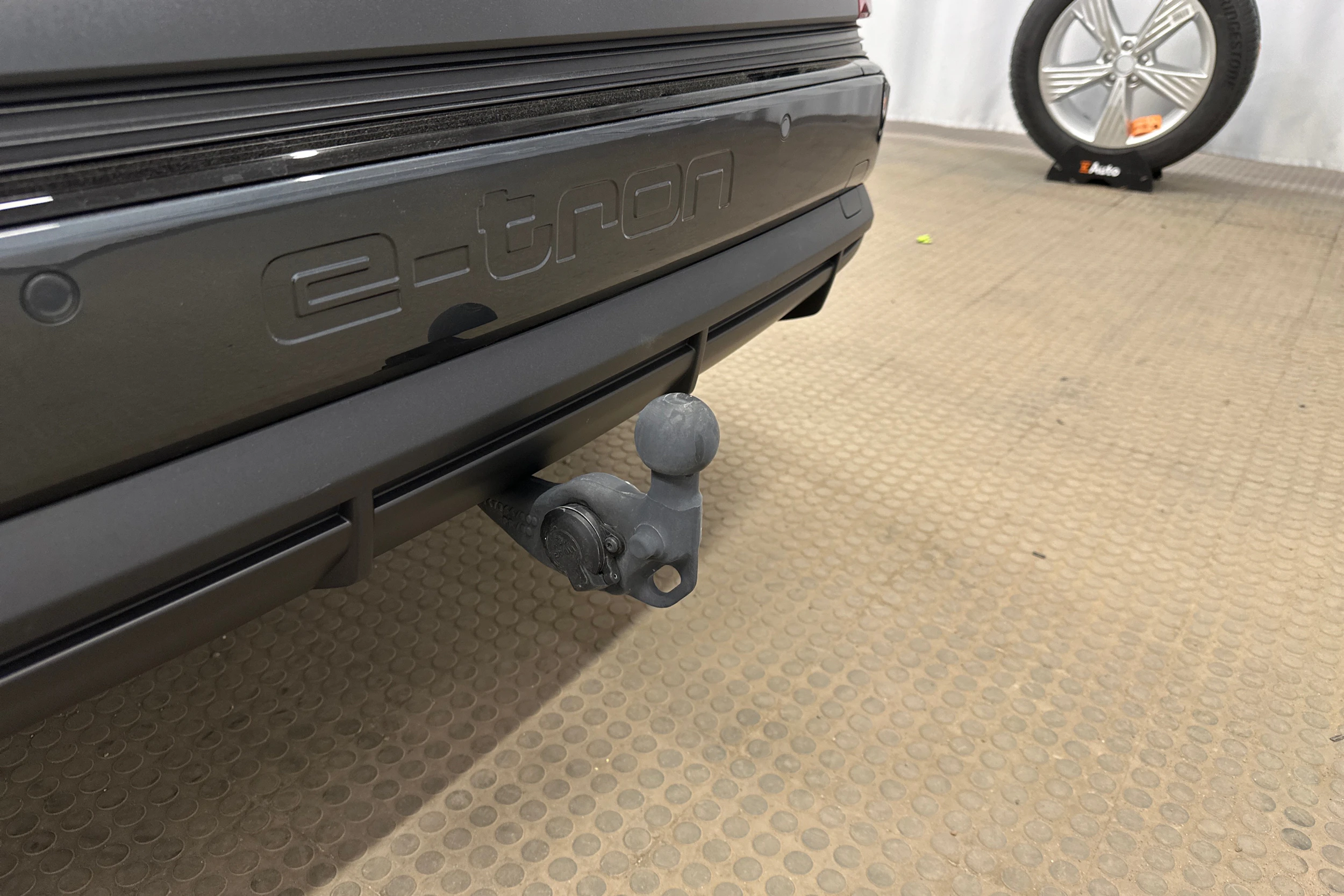 sininen Audi Q4 e-tron 2024 kuva 30.