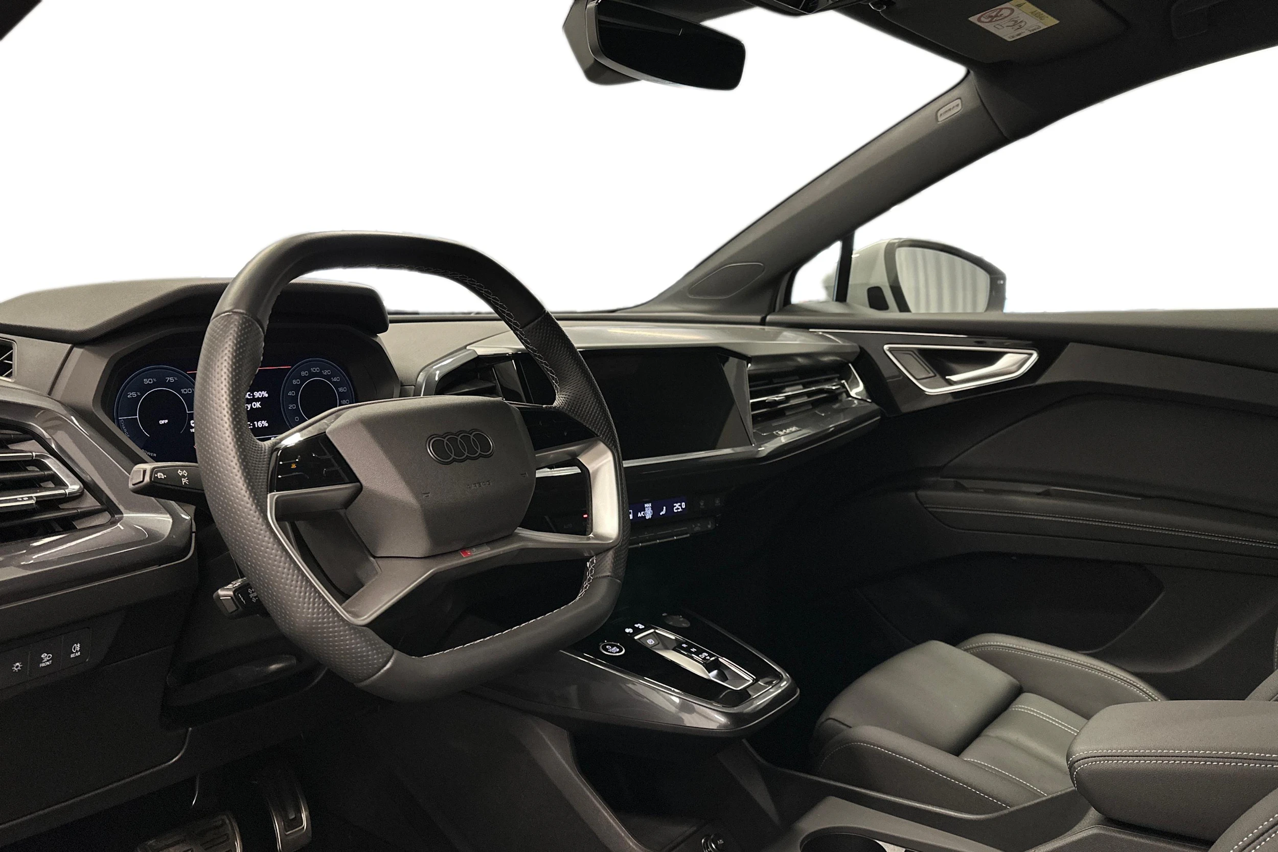 valkoinen Audi Q4 e-tron 2024 kuva 6.