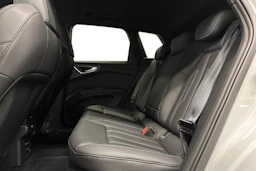 valkoinen Audi Q4 e-tron 2024 kuva 8.
