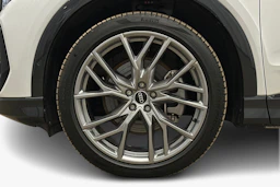 valkoinen Audi Q4 e-tron 2024 kuva 9.