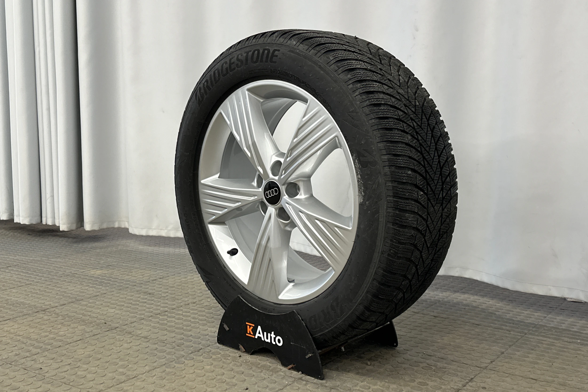 valkoinen Audi Q4 e-tron 2024 kuva 10.