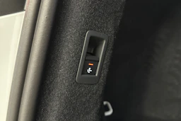 valkoinen Audi Q4 e-tron 2024 kuva 13.