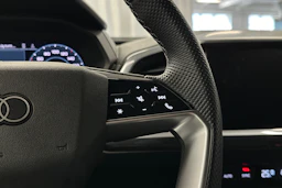 valkoinen Audi Q4 e-tron 2024 kuva 18.