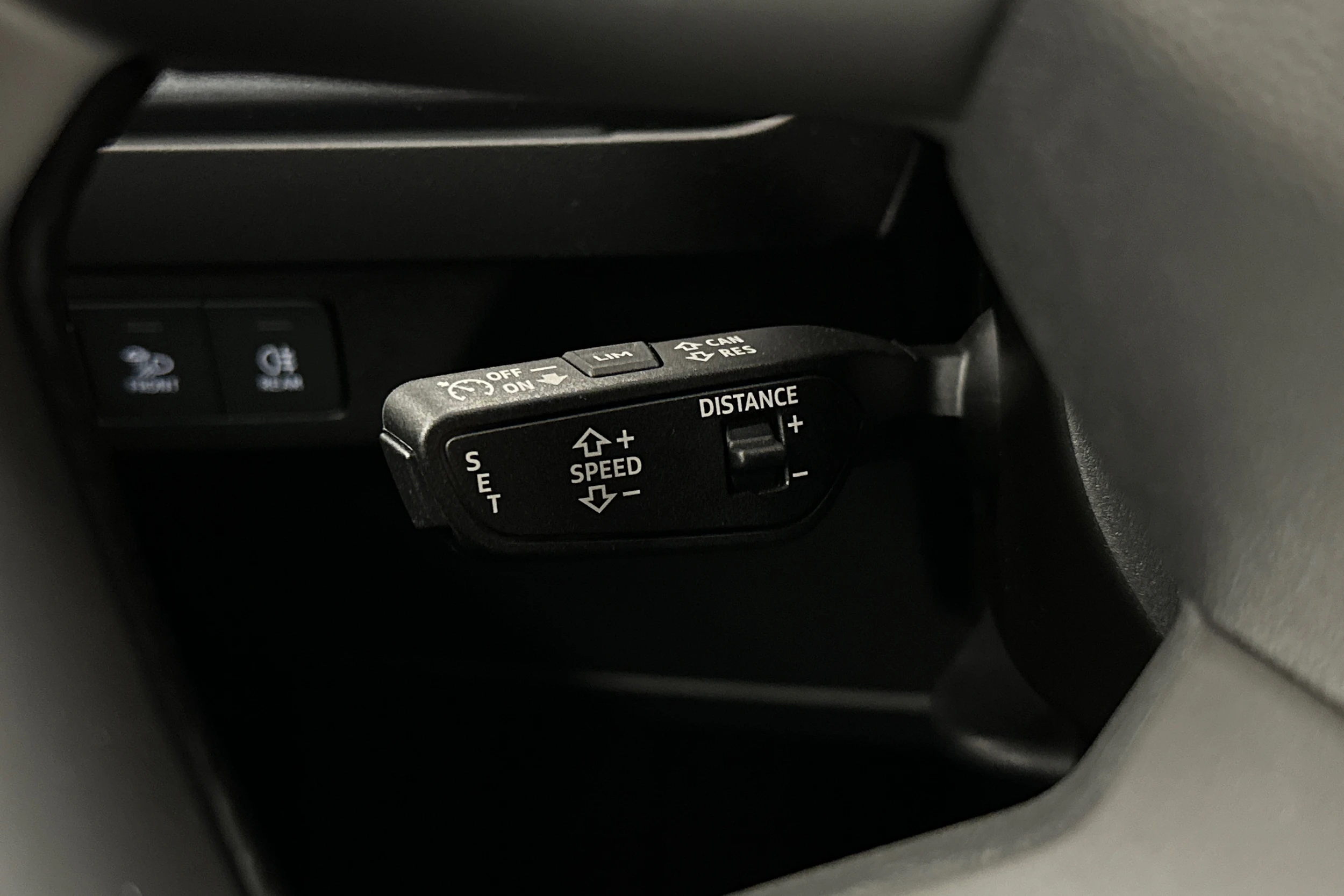 valkoinen Audi Q4 e-tron 2024 kuva 19.