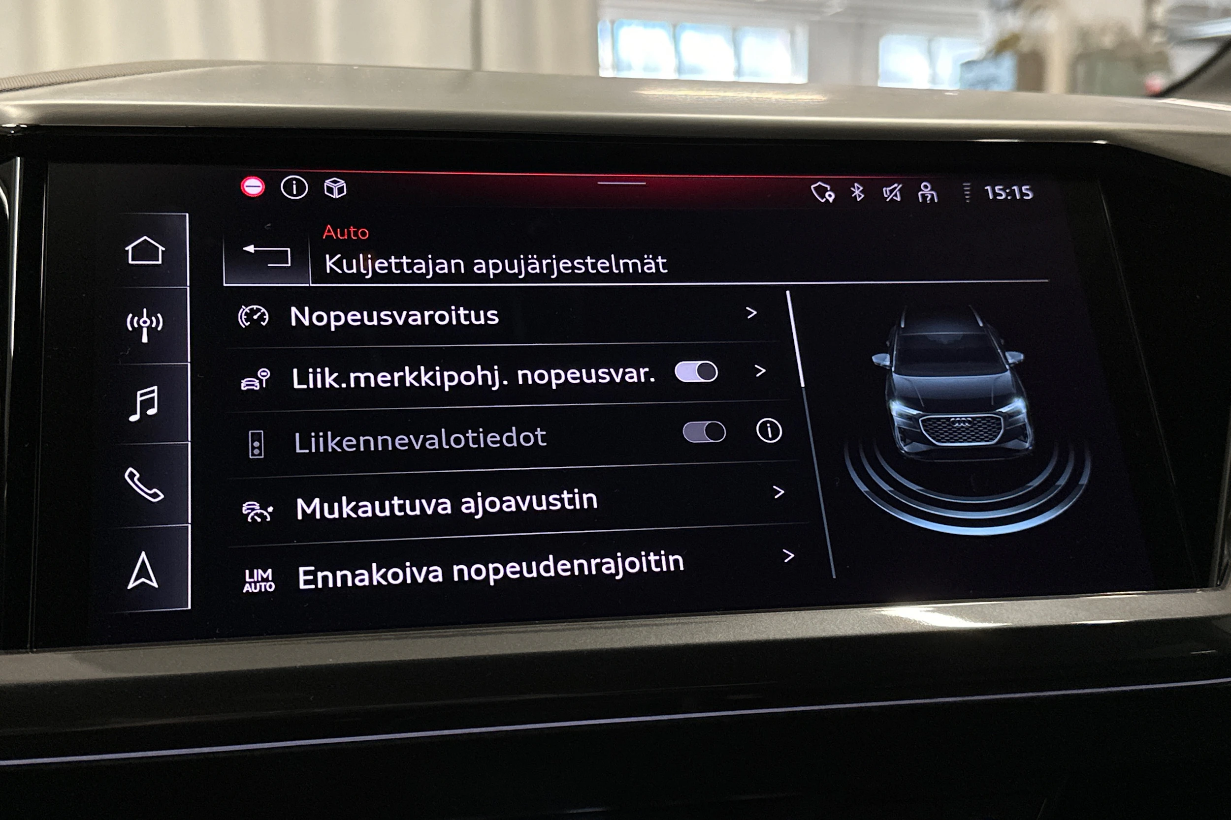 valkoinen Audi Q4 e-tron 2024 kuva 22.