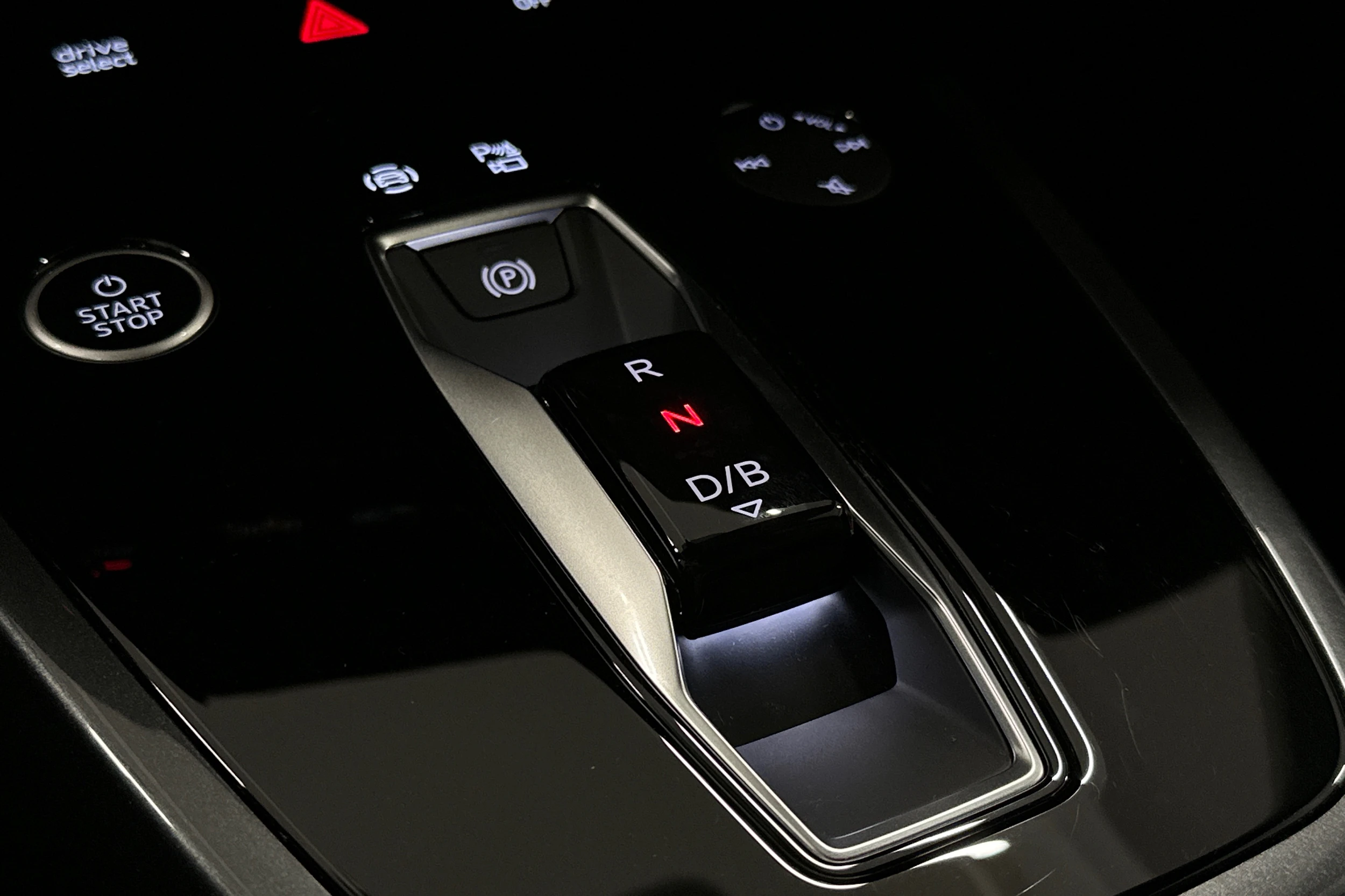 valkoinen Audi Q4 e-tron 2024 kuva 27.