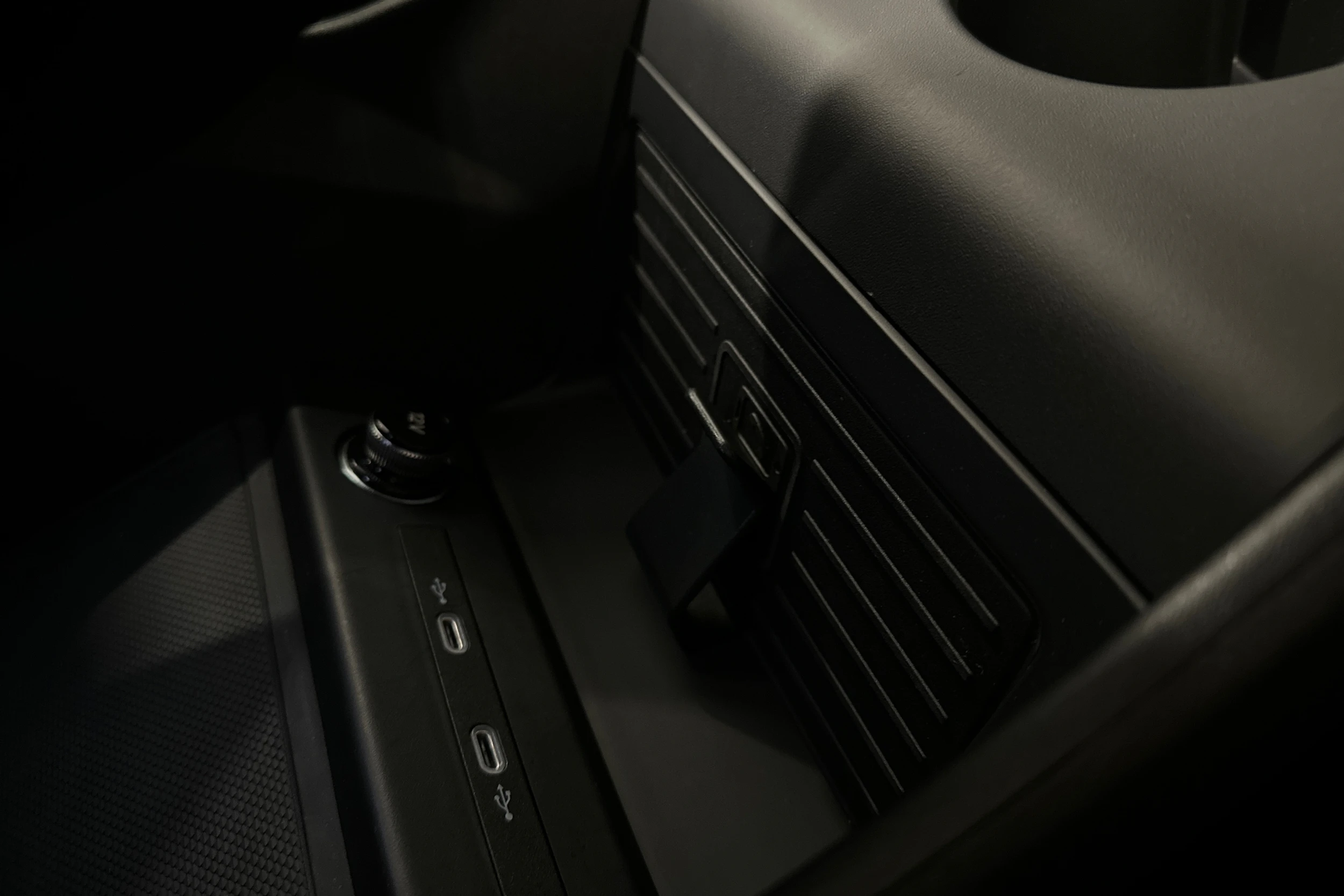 valkoinen Audi Q4 e-tron 2024 kuva 28.