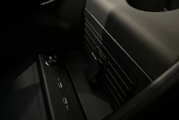 valkoinen Audi Q4 e-tron 2024 kuva 28.