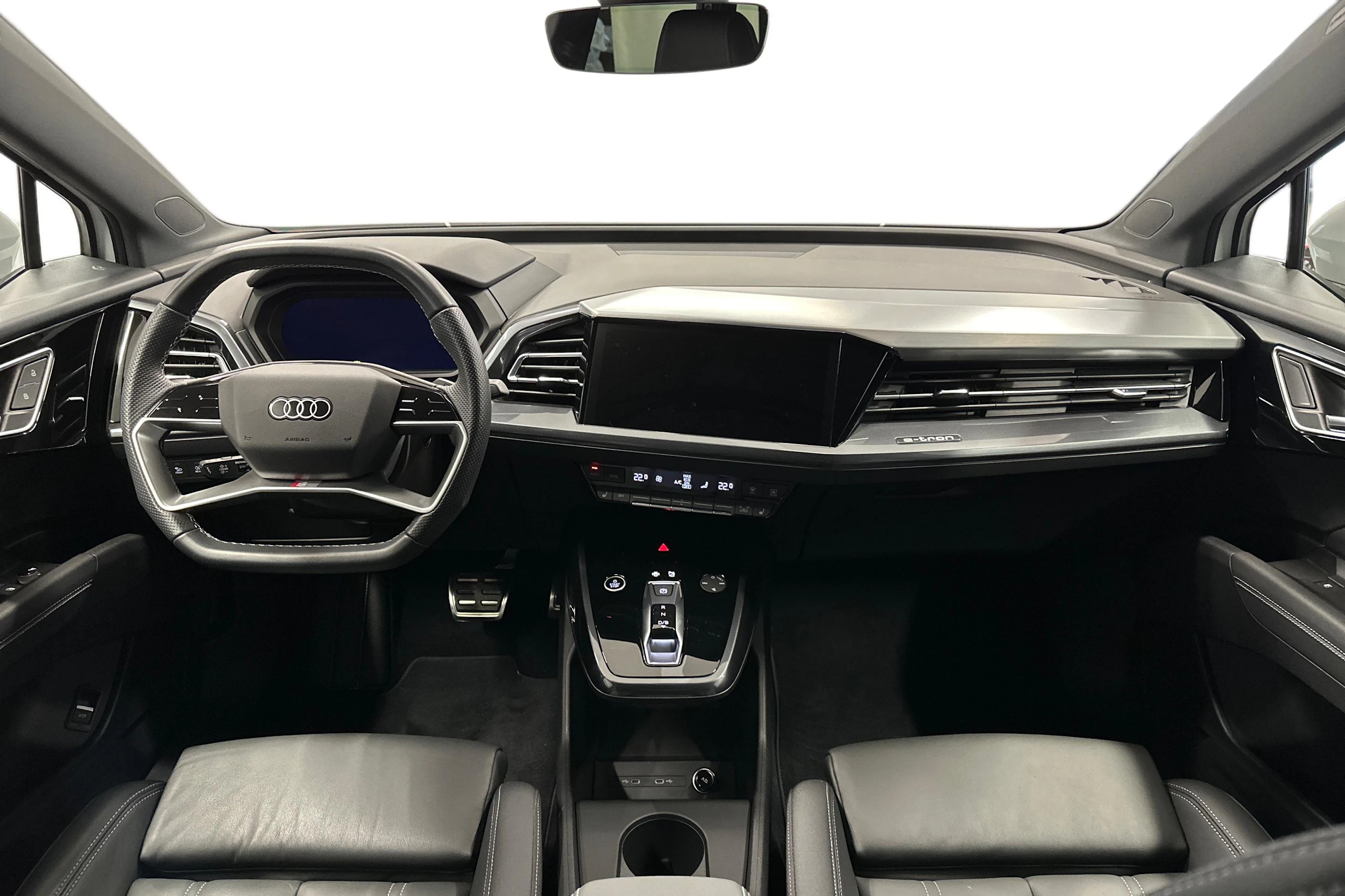 valkoinen Audi Q4 e-tron 2024 kuva 7.