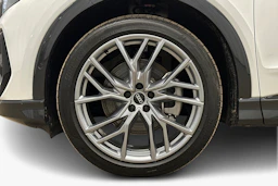 valkoinen Audi Q4 e-tron 2024 kuva 9.