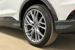 valkoinen Audi Q4 e-tron 2024 kuva 10.