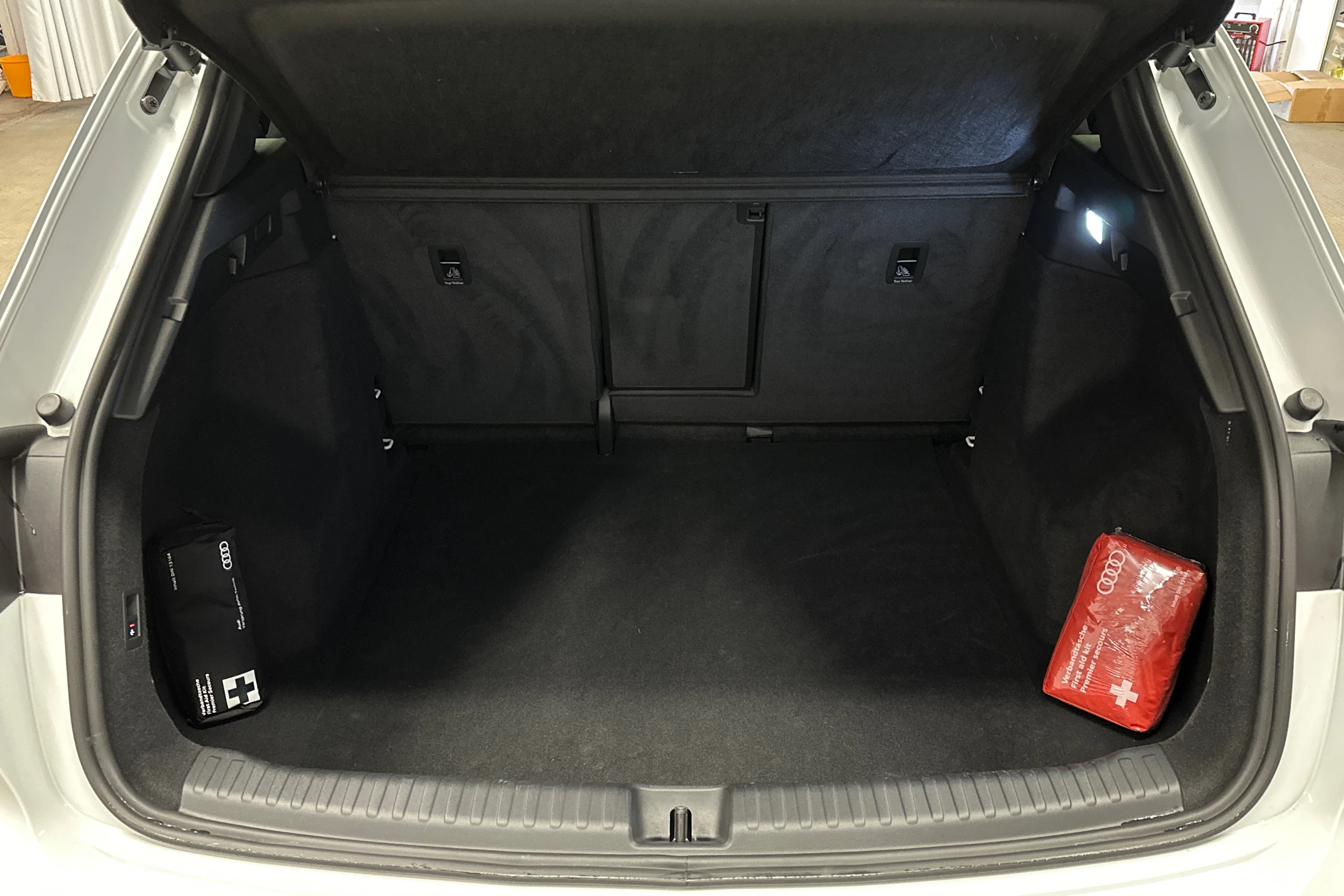 valkoinen Audi Q4 e-tron 2024 kuva 11.