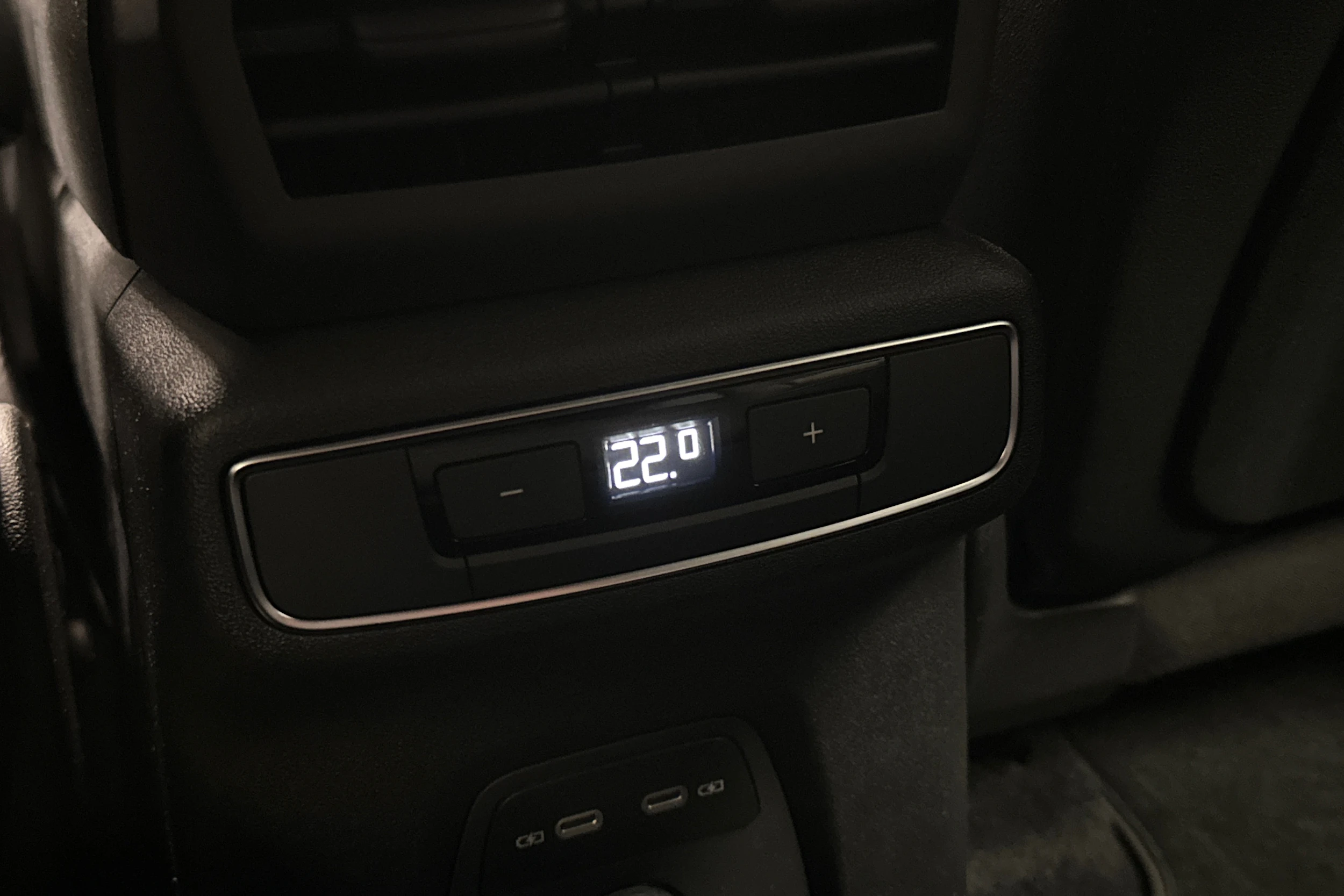 valkoinen Audi Q4 e-tron 2024 kuva 14.