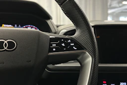 valkoinen Audi Q4 e-tron 2024 kuva 18.