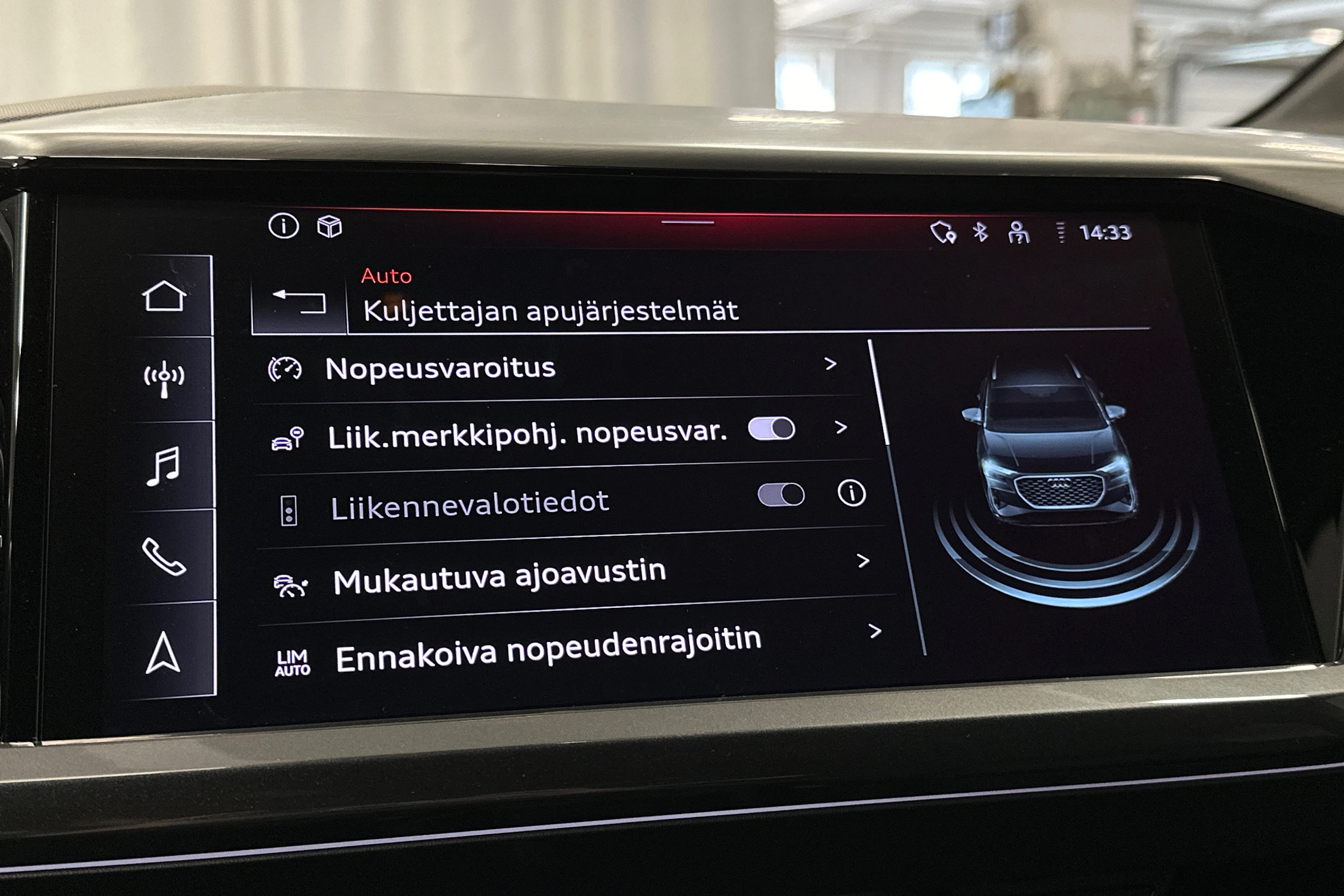 valkoinen Audi Q4 e-tron 2024 kuva 22.