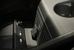 valkoinen Audi Q4 e-tron 2024 kuva 28.