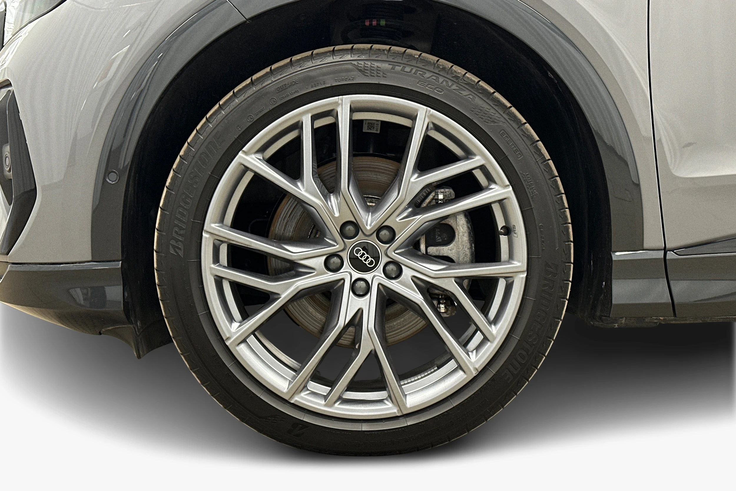 harmaa Audi Q4 e-tron 2024 kuva 9.