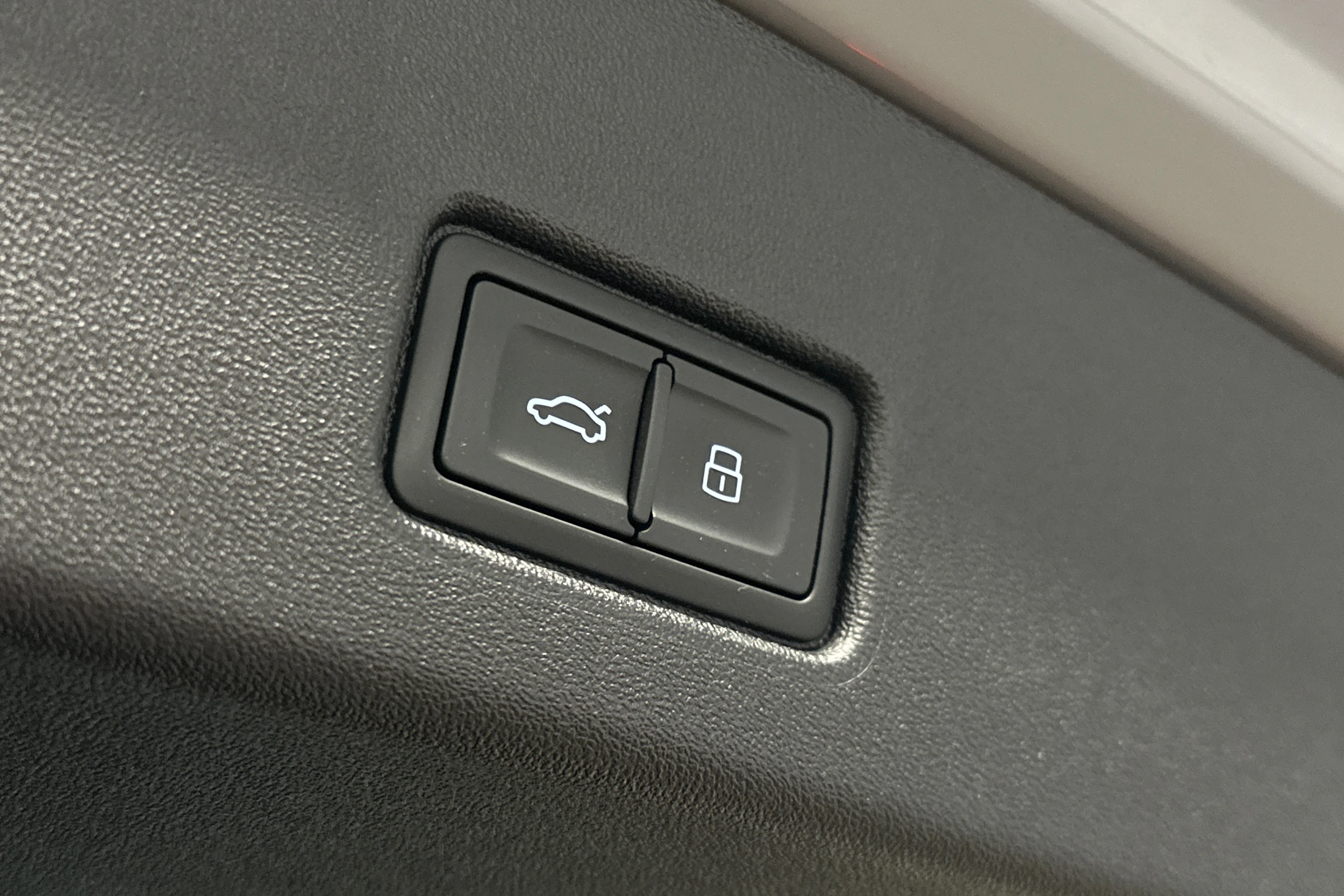 harmaa Audi Q4 e-tron 2024 kuva 12.