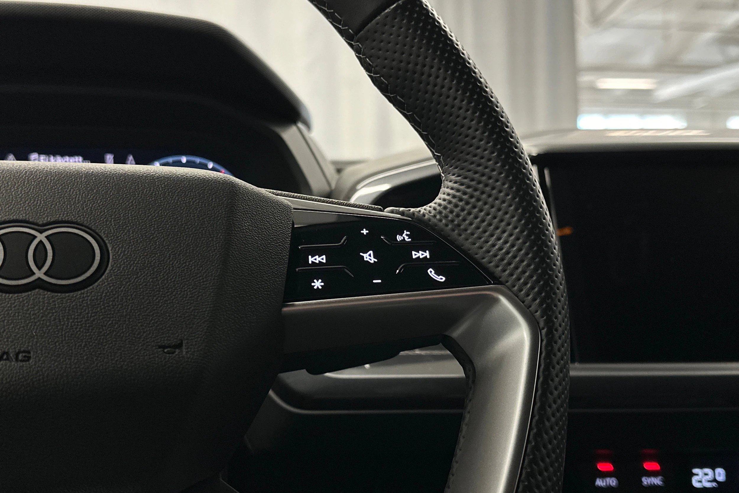 harmaa Audi Q4 e-tron 2024 kuva 18.