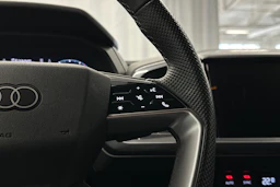 harmaa Audi Q4 e-tron 2024 kuva 18.