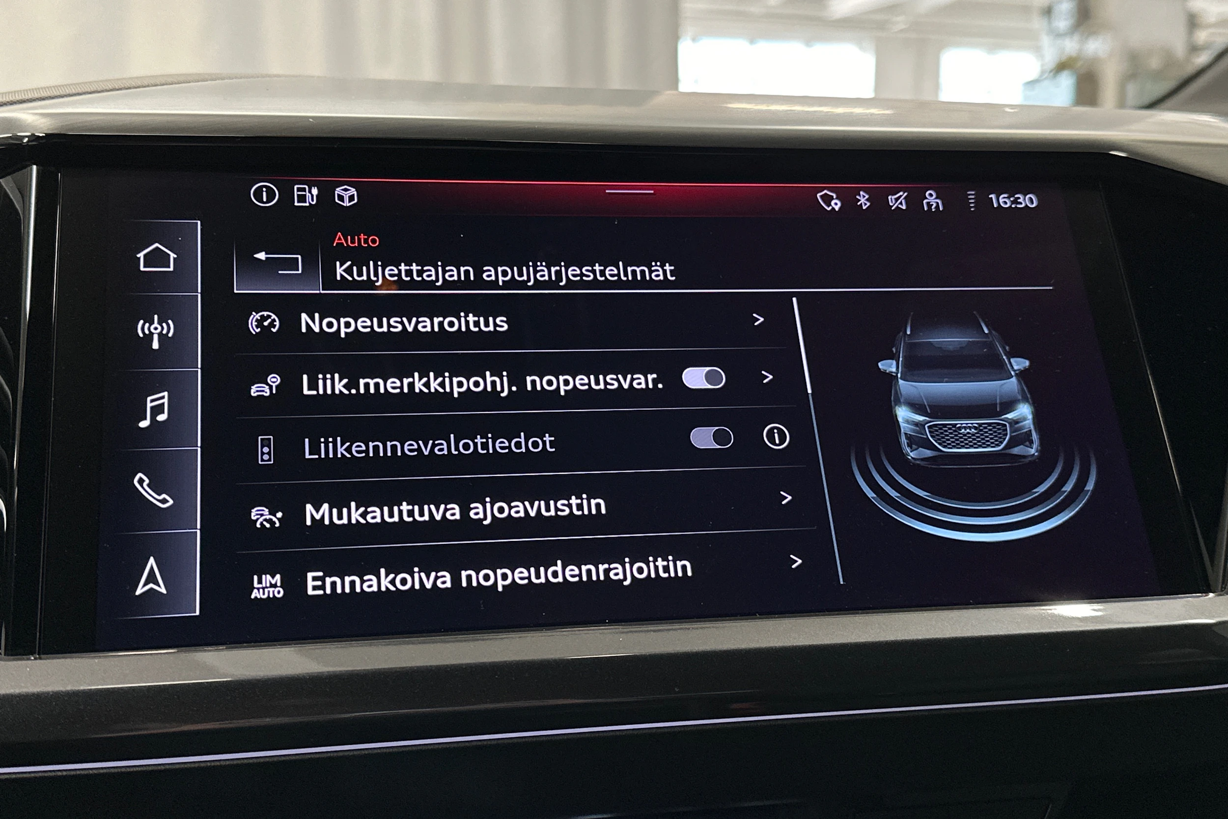 harmaa Audi Q4 e-tron 2024 kuva 22.