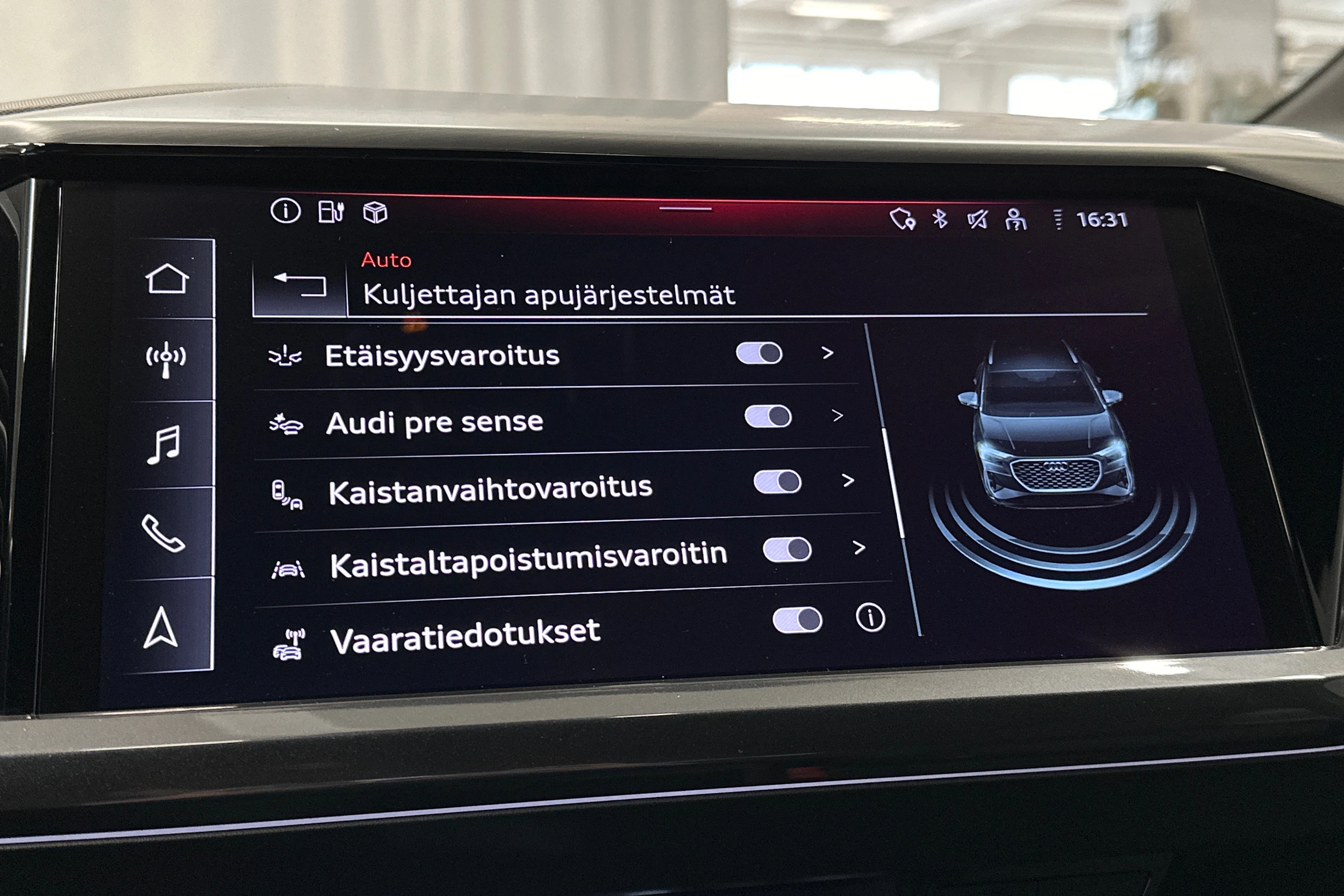 harmaa Audi Q4 e-tron 2024 kuva 23.