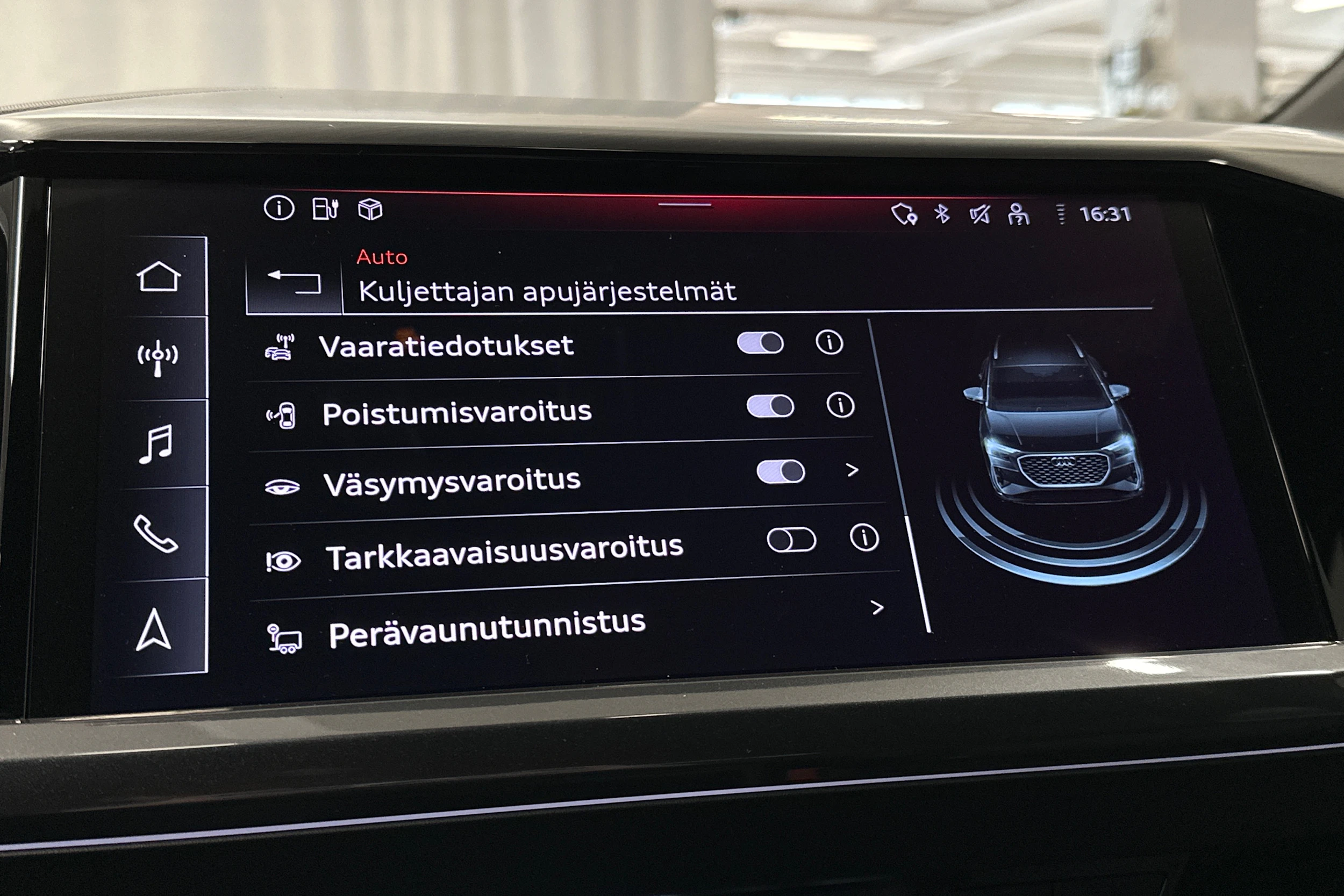 harmaa Audi Q4 e-tron 2024 kuva 24.