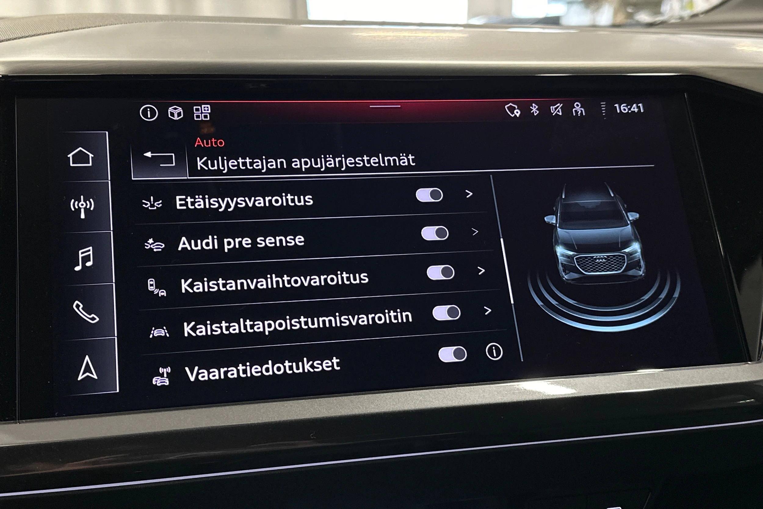 harmaa Audi Q4 e-tron 2024 kuva 23.