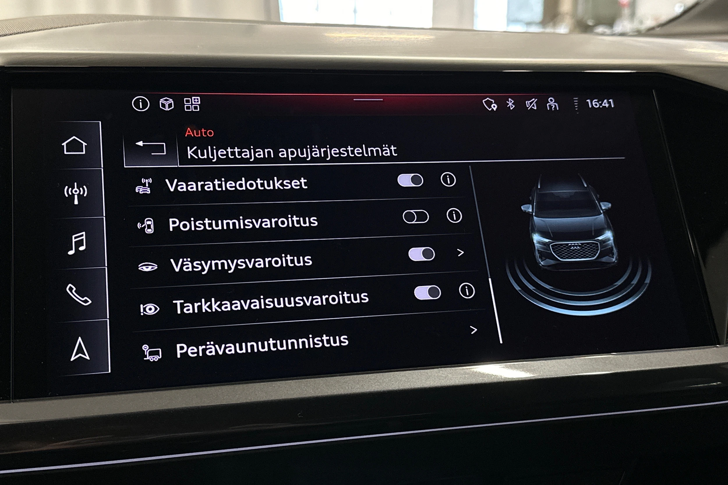 harmaa Audi Q4 e-tron 2024 kuva 24.