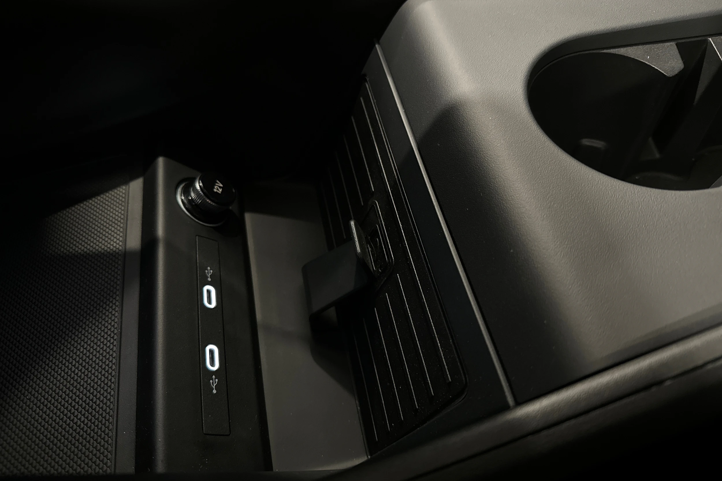 harmaa Audi Q4 e-tron 2024 kuva 28.