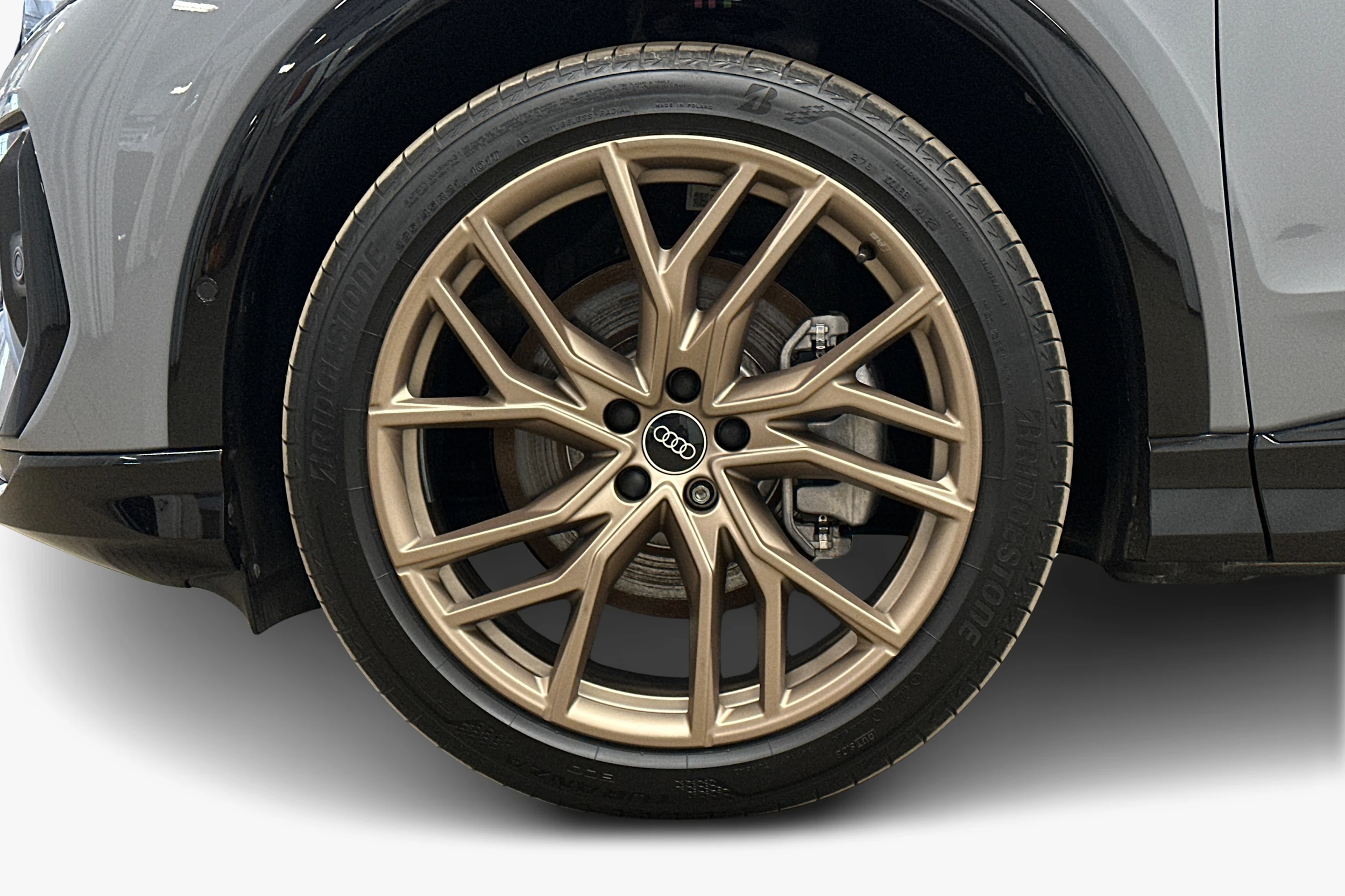 harmaa Audi Q4 e-tron 2024 kuva 9.