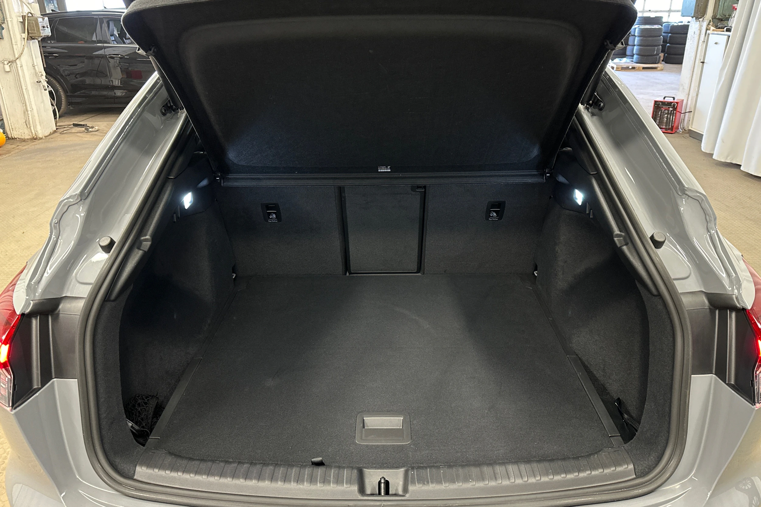 harmaa Audi Q4 e-tron 2024 kuva 11.