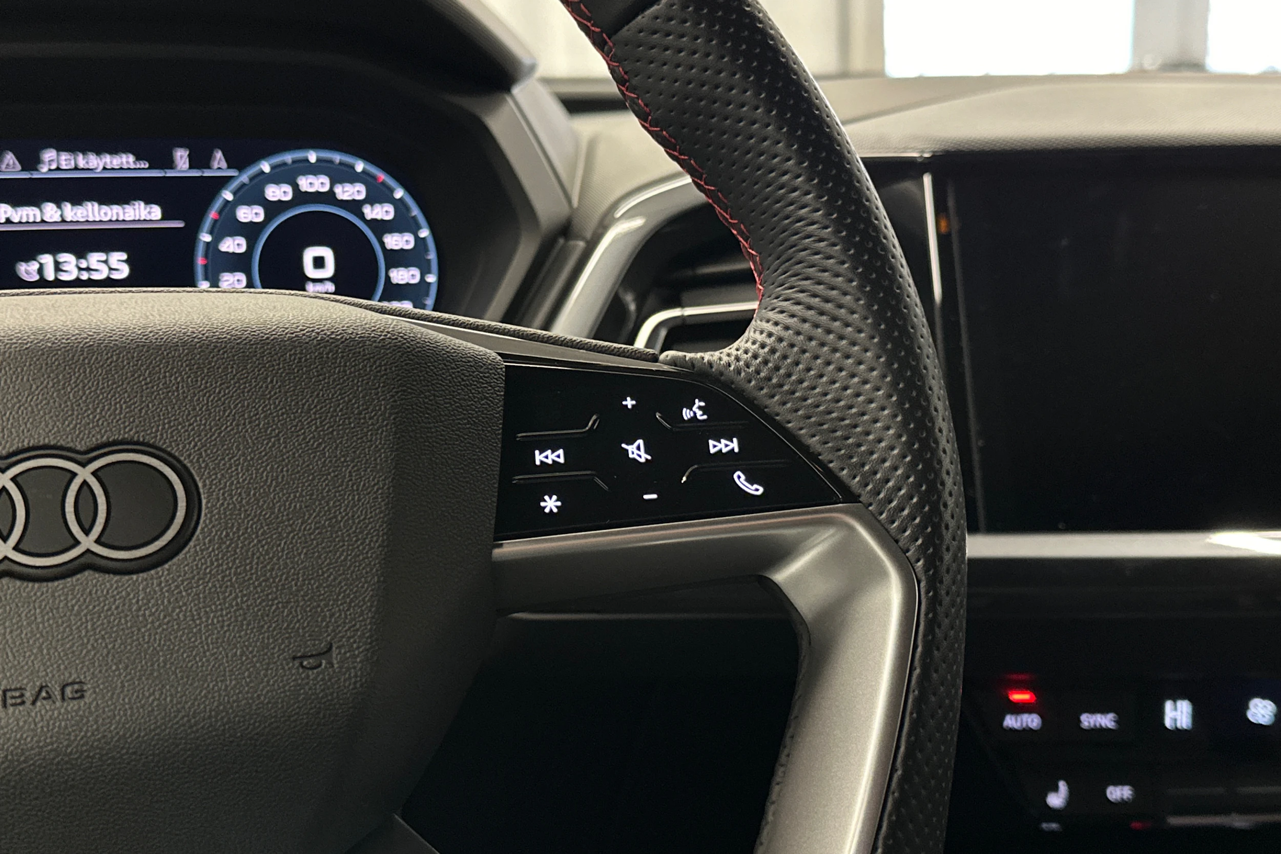 harmaa Audi Q4 e-tron 2024 kuva 20.