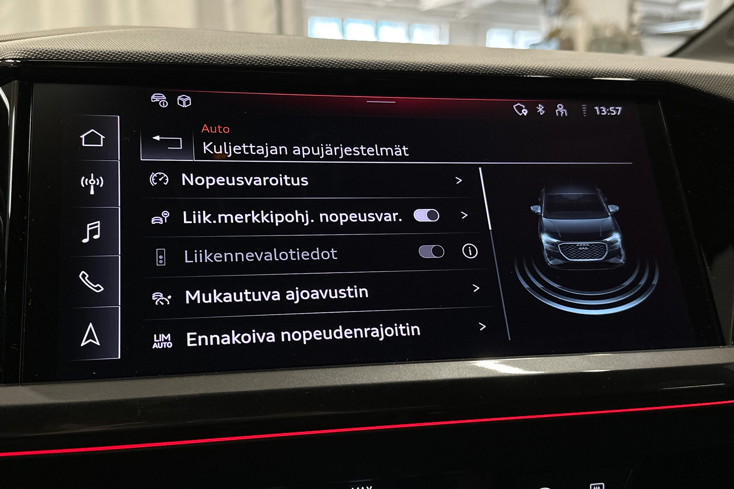 harmaa Audi Q4 e-tron 2024 kuva 26.