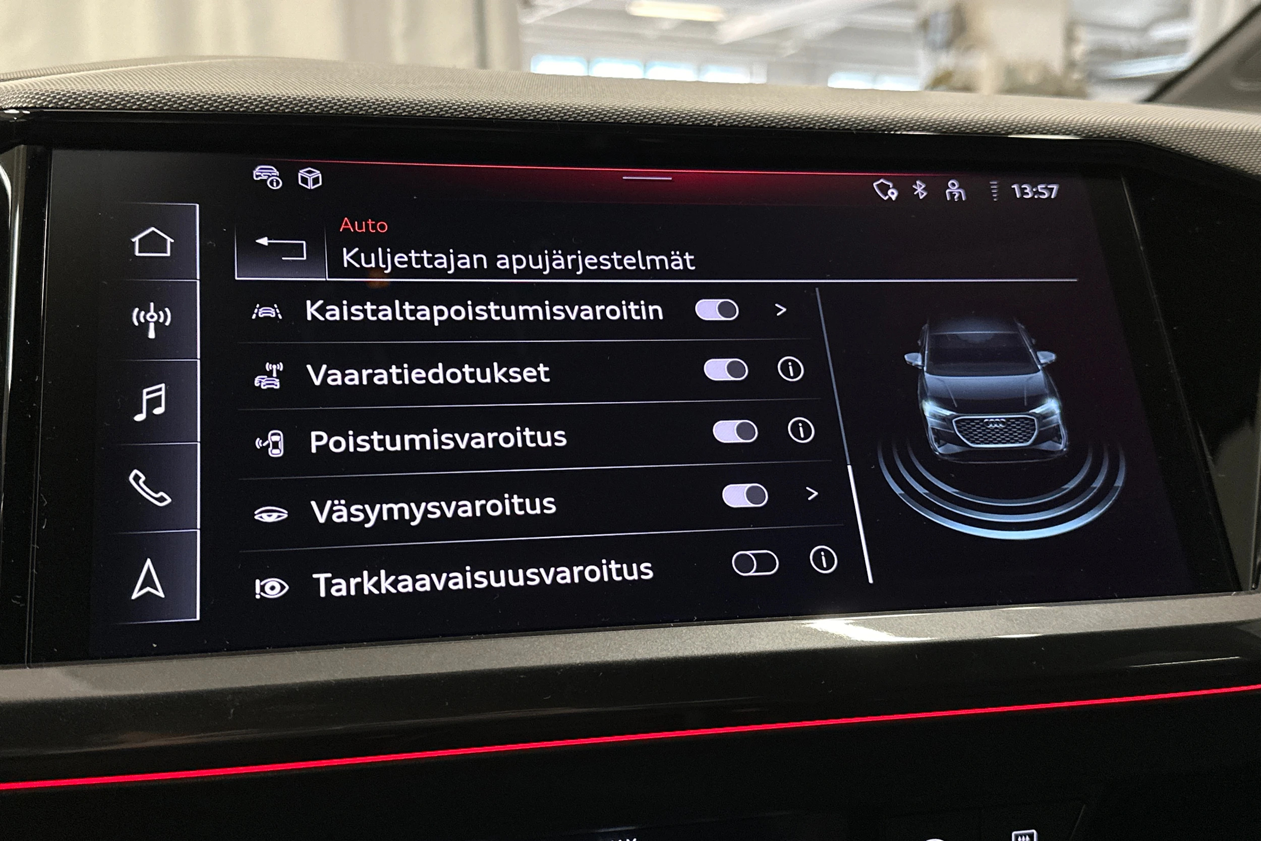 harmaa Audi Q4 e-tron 2024 kuva 28.