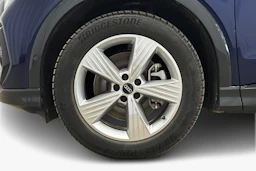 sininen Audi Q4 e-tron 2024 kuva 9.