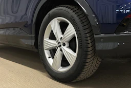 sininen Audi Q4 e-tron 2024 kuva 10.